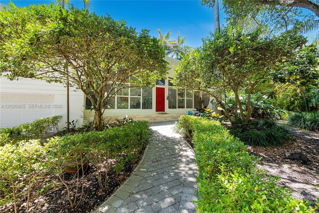 For Sale: $3,950,000 (3 beds, 2 baths, 2518 Square Feet)