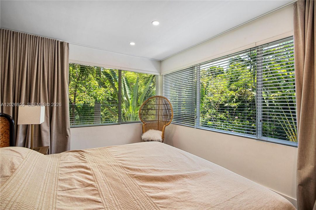 For Sale: $3,950,000 (3 beds, 2 baths, 2518 Square Feet)