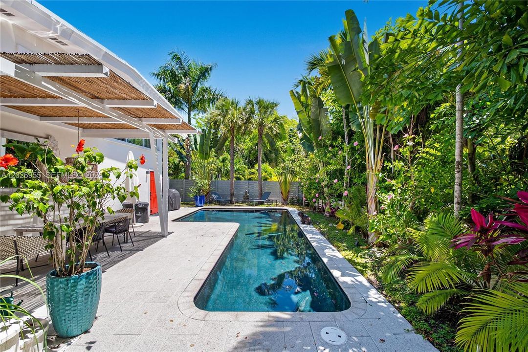 For Sale: $3,950,000 (3 beds, 2 baths, 2518 Square Feet)