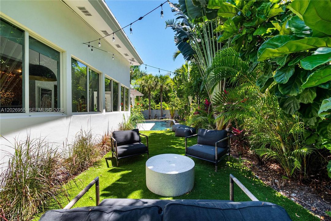 For Sale: $3,950,000 (3 beds, 2 baths, 2518 Square Feet)