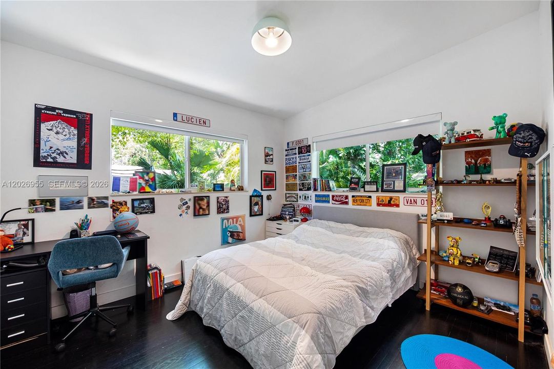 For Sale: $3,950,000 (3 beds, 2 baths, 2518 Square Feet)