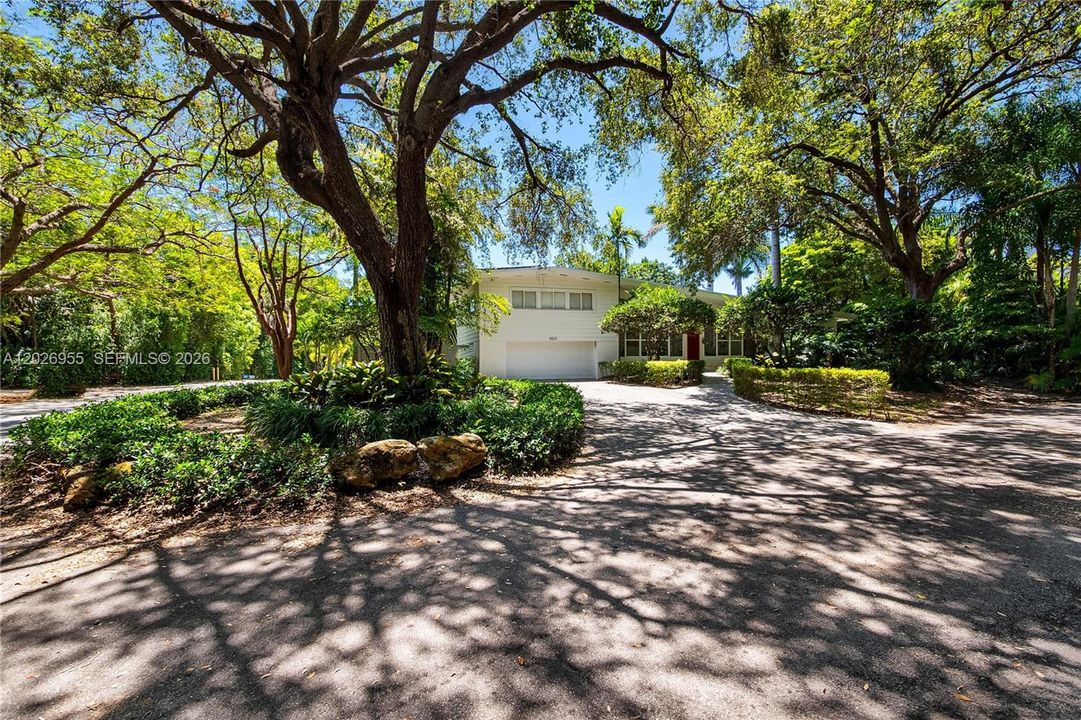 For Sale: $3,950,000 (3 beds, 2 baths, 2518 Square Feet)