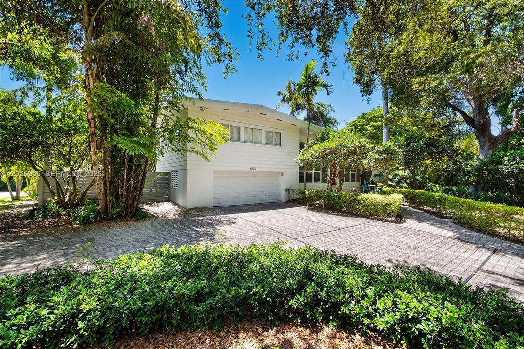 For Sale: $3,950,000 (3 beds, 2 baths, 2518 Square Feet)
