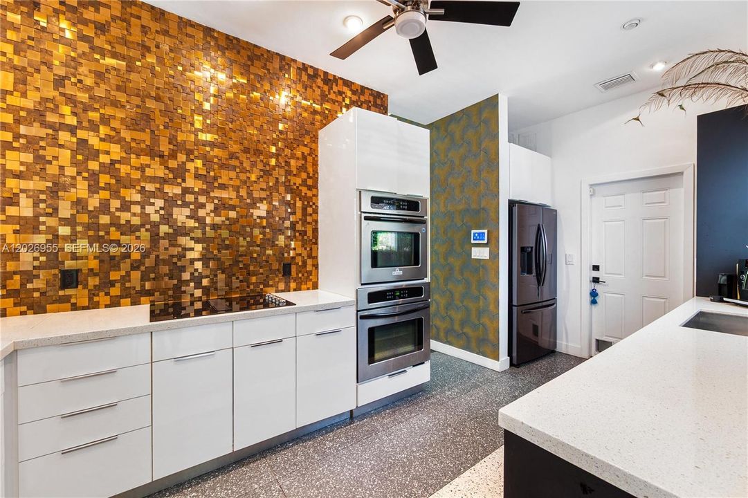 For Sale: $3,950,000 (3 beds, 2 baths, 2518 Square Feet)