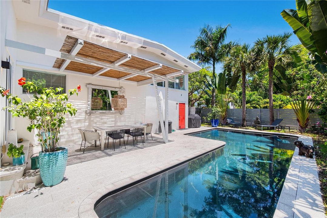 For Sale: $3,950,000 (3 beds, 2 baths, 2518 Square Feet)
