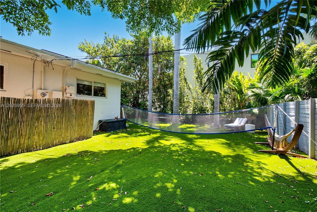 For Sale: $3,950,000 (3 beds, 2 baths, 2518 Square Feet)