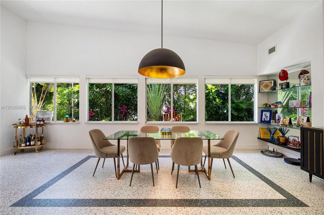 For Sale: $3,950,000 (3 beds, 2 baths, 2518 Square Feet)