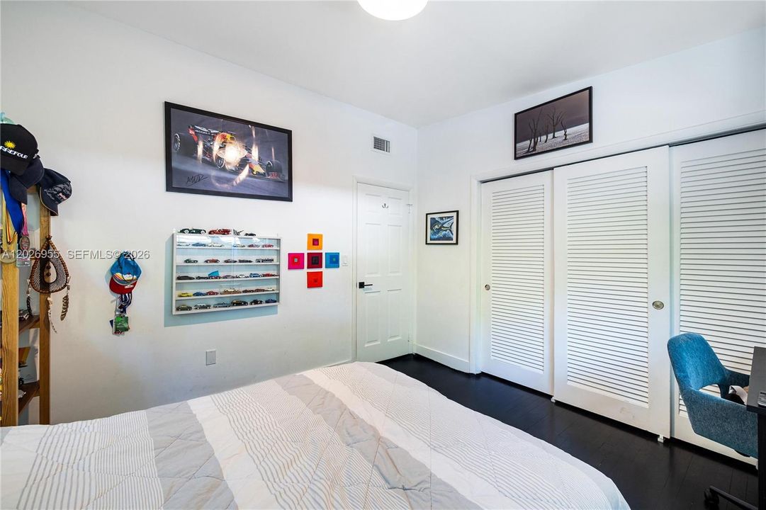 For Sale: $3,950,000 (3 beds, 2 baths, 2518 Square Feet)