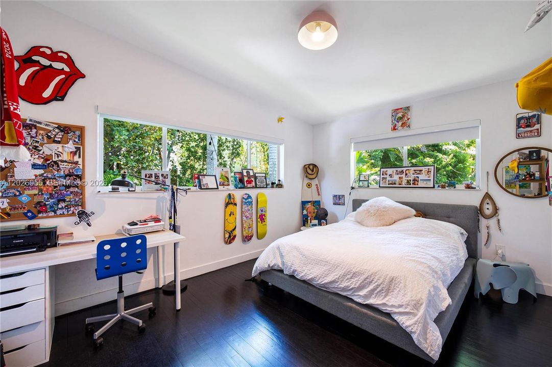 For Sale: $3,950,000 (3 beds, 2 baths, 2518 Square Feet)