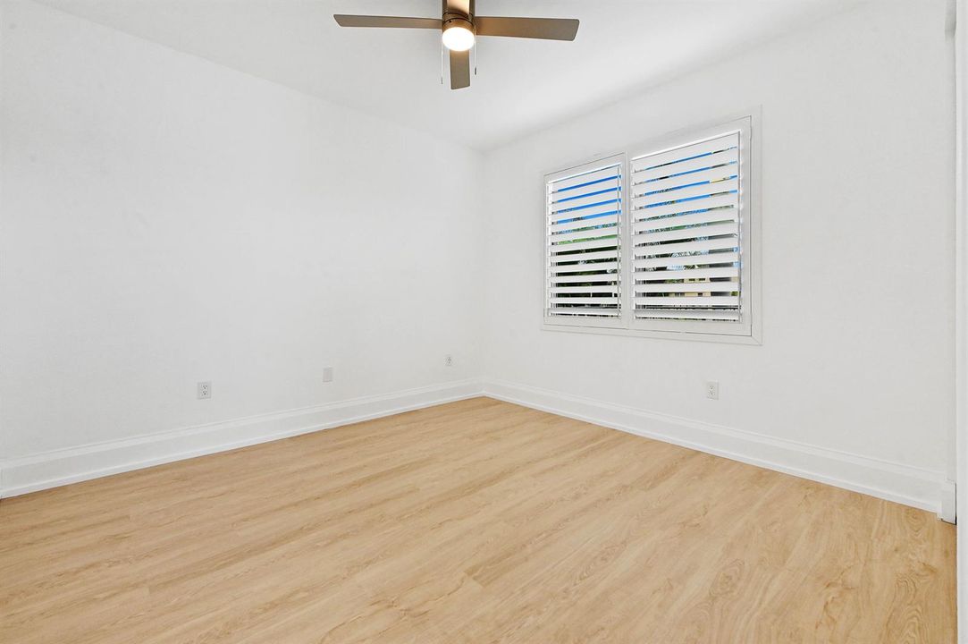 25 Bedroom 06