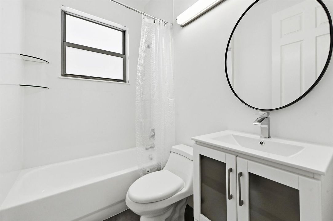 38 Bathroom 05