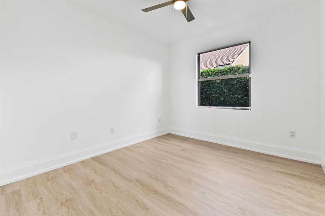 23 Bedroom 04