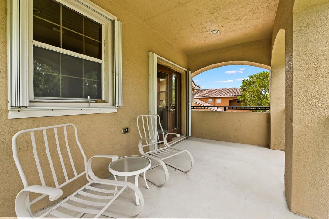 25 Patio 01