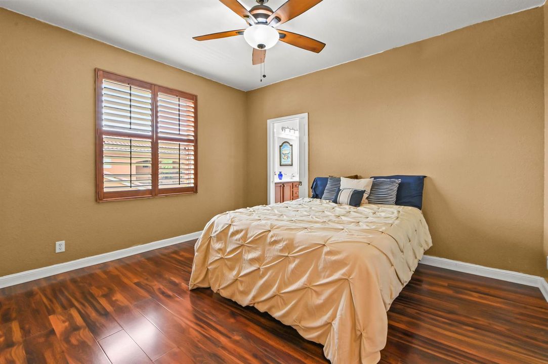 30 Bedroom 01