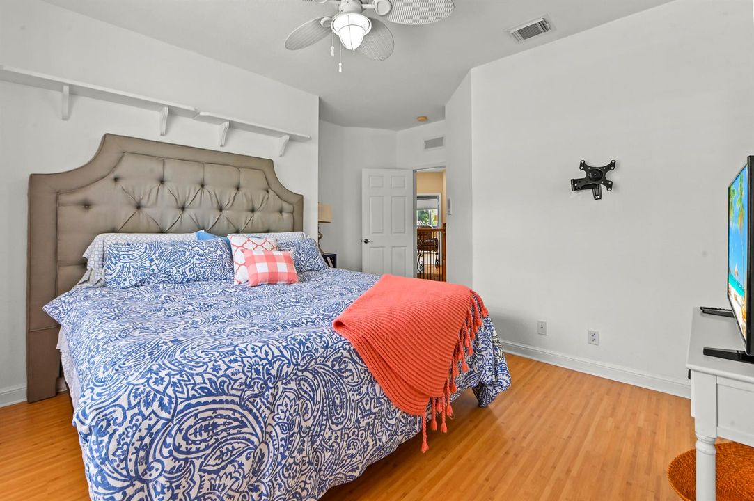 35 Bedroom 02