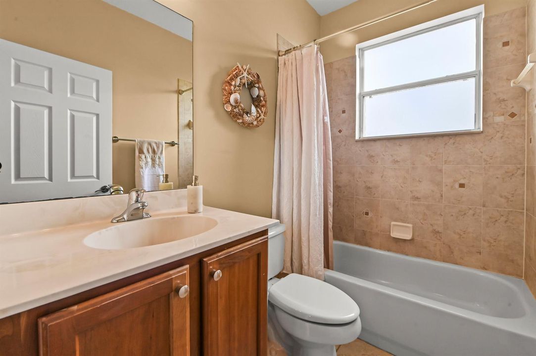 27 Bathroom 01