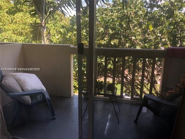 For Sale: $249,000 (2 beds, 2 baths, 1023 Square Feet)