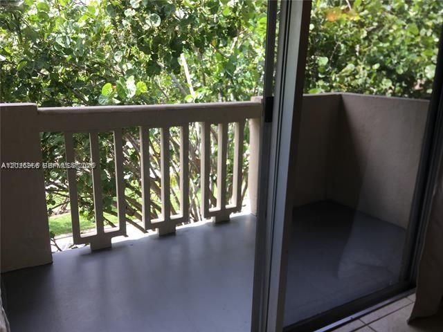For Sale: $249,000 (2 beds, 2 baths, 1023 Square Feet)