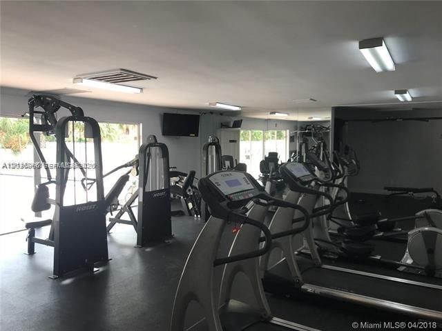 For Sale: $249,000 (2 beds, 2 baths, 1023 Square Feet)
