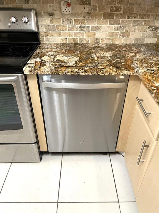 SS maytag dishwasher