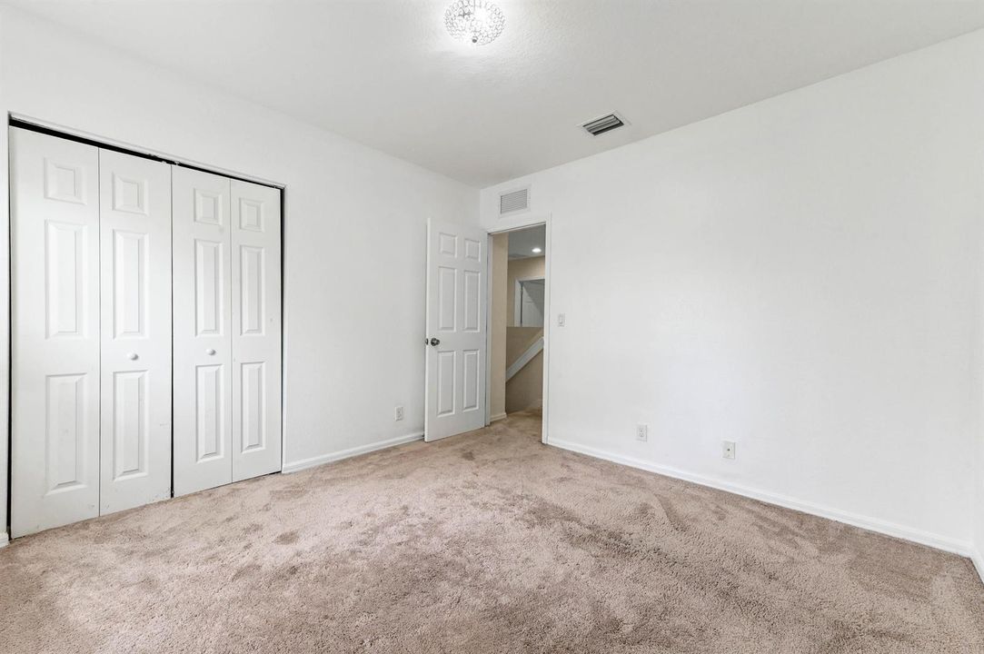 33 bedroom 02