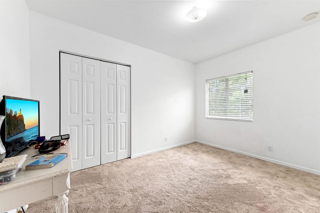 21 bedroom 01