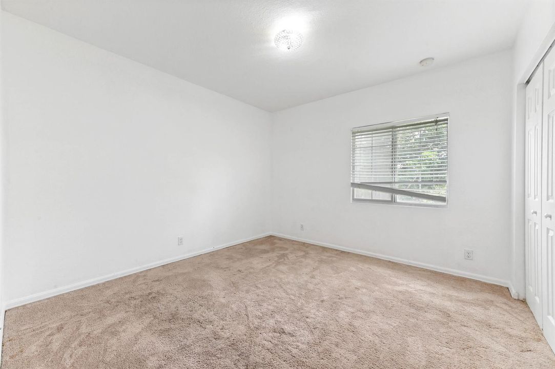 32 bedroom 01