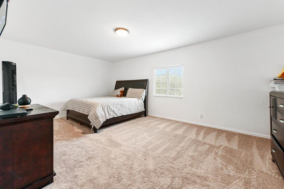 25 bedroom 01