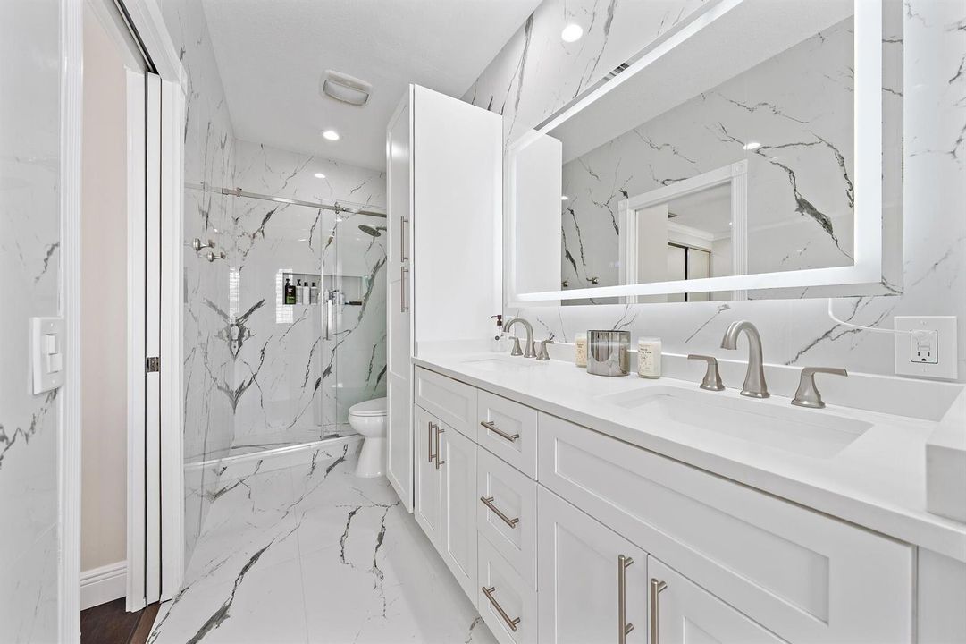 137 Middlebury Dr-2 master bath
