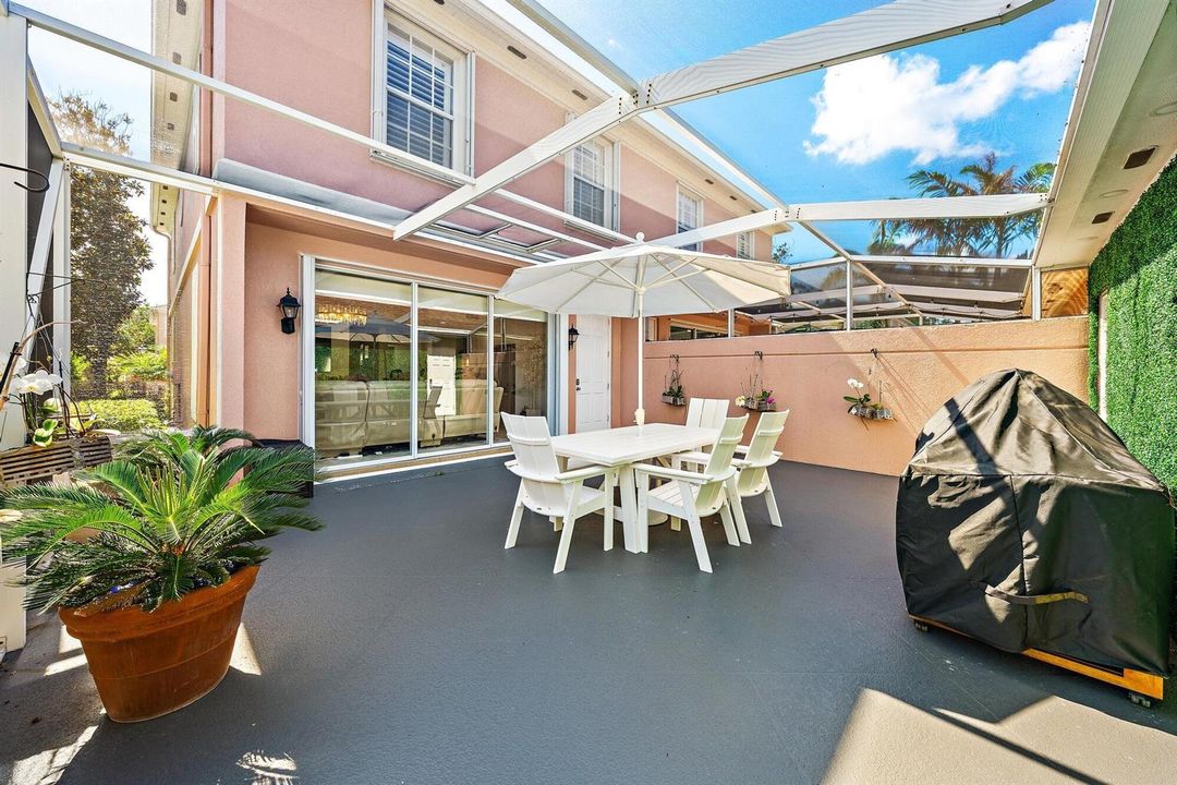 137 Middlebury Dr-15 PATIO