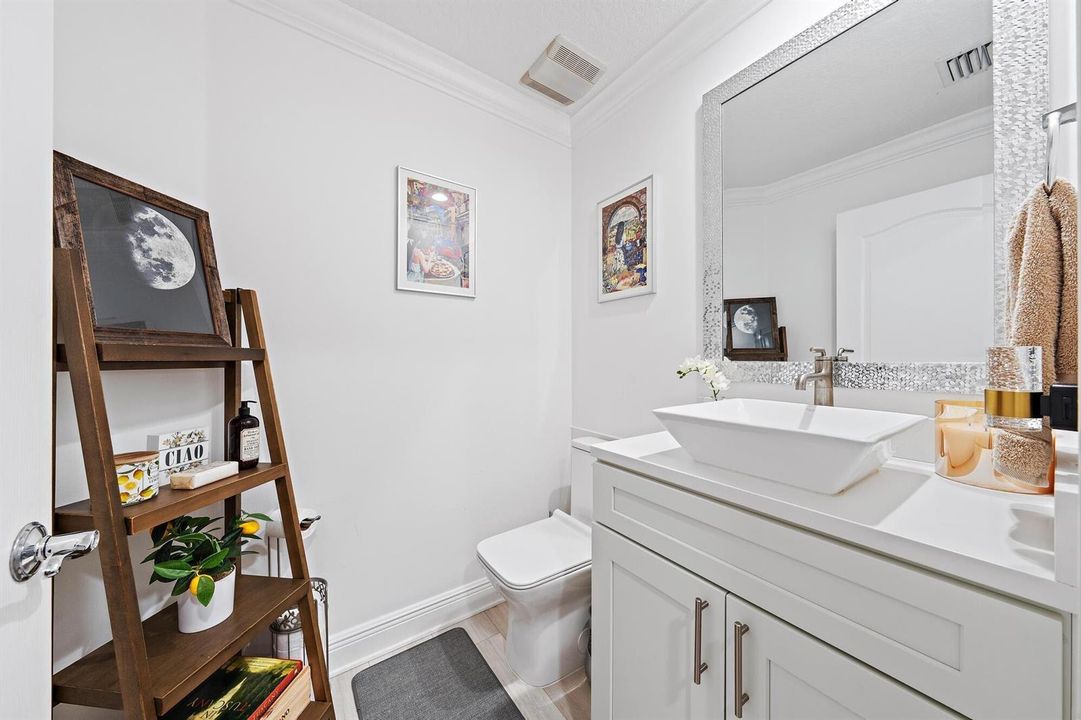 137 Middlebury Dr-10 GUEST BATH DOWNSTAI