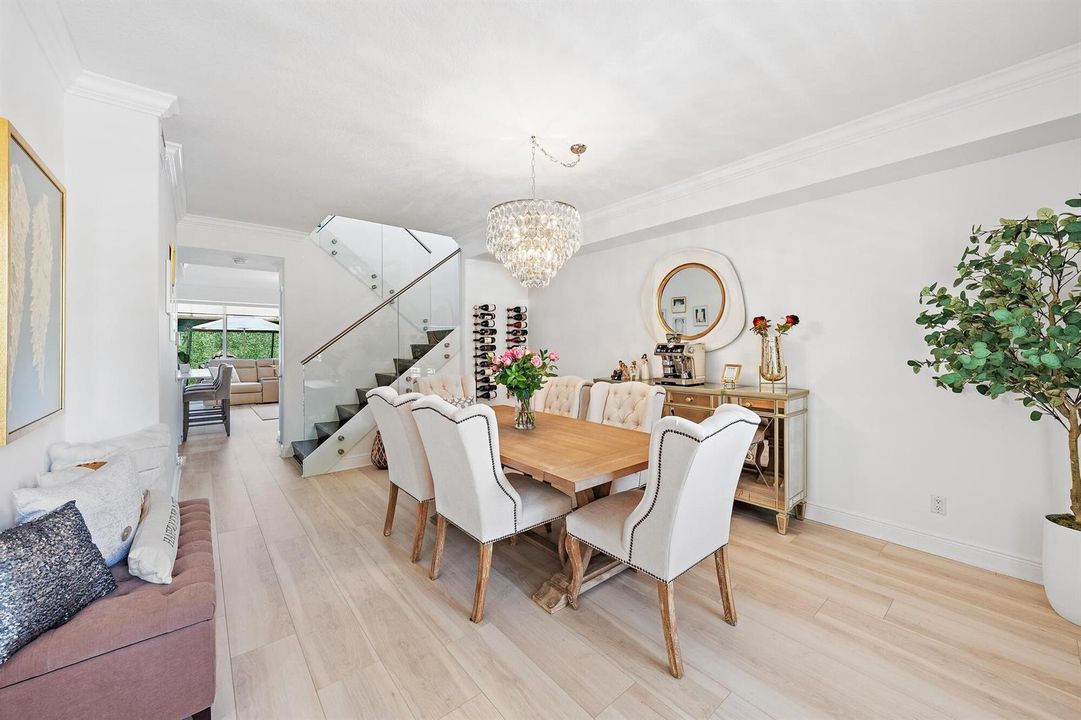 137 Middlebury Dr-8 DINING ROOM