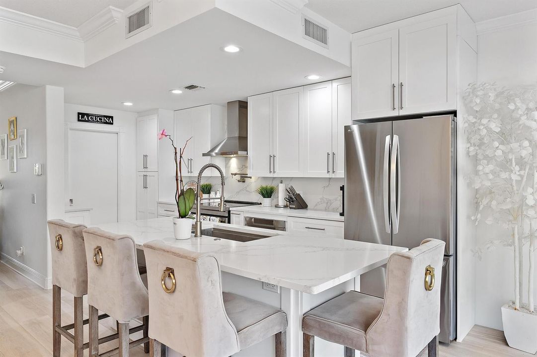 137 Middlebury Dr-5 KITCHEN