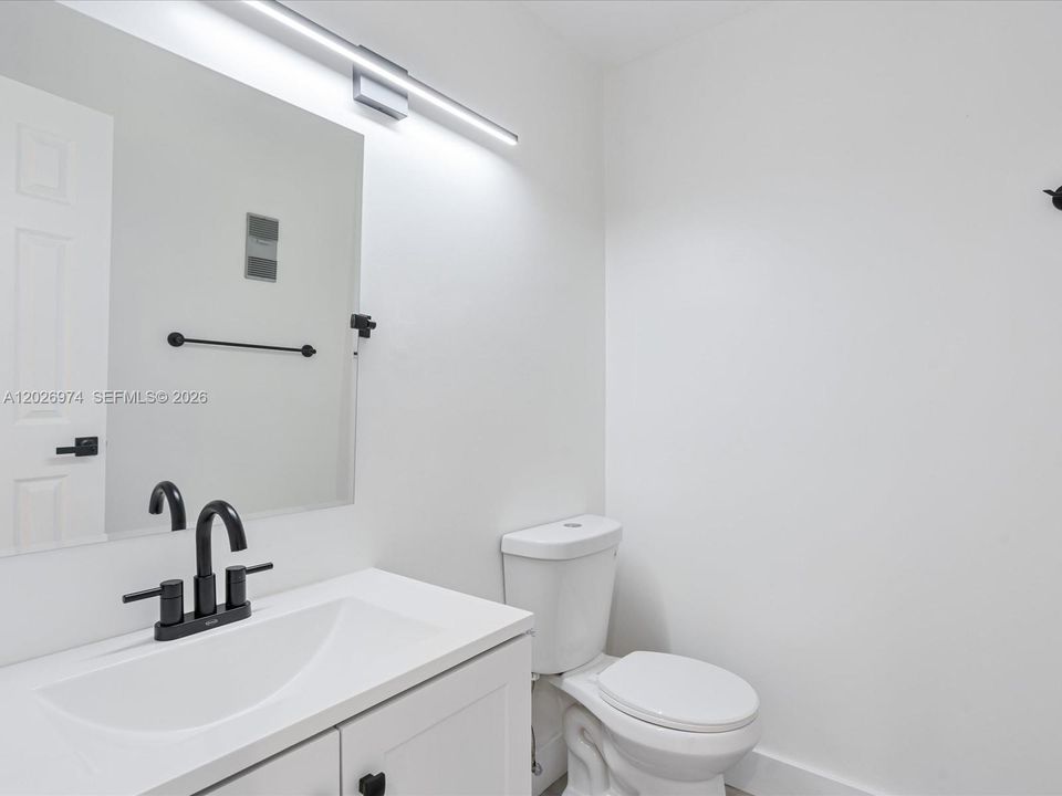 Active With Contract: $3,100 (3 beds, 2 baths, 1466 Square Feet)