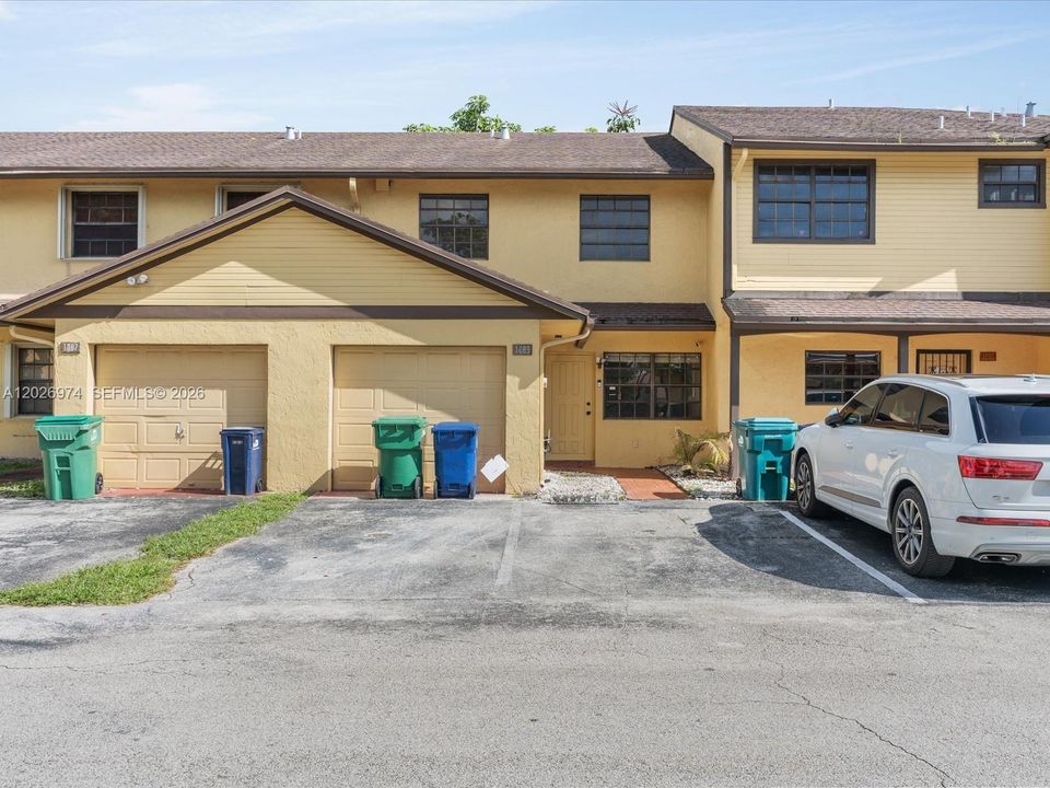 Active With Contract: $3,100 (3 beds, 2 baths, 1466 Square Feet)