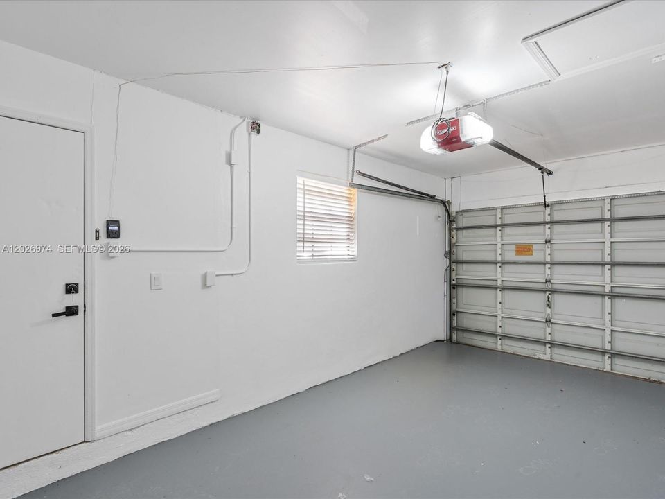 Active With Contract: $3,100 (3 beds, 2 baths, 1466 Square Feet)