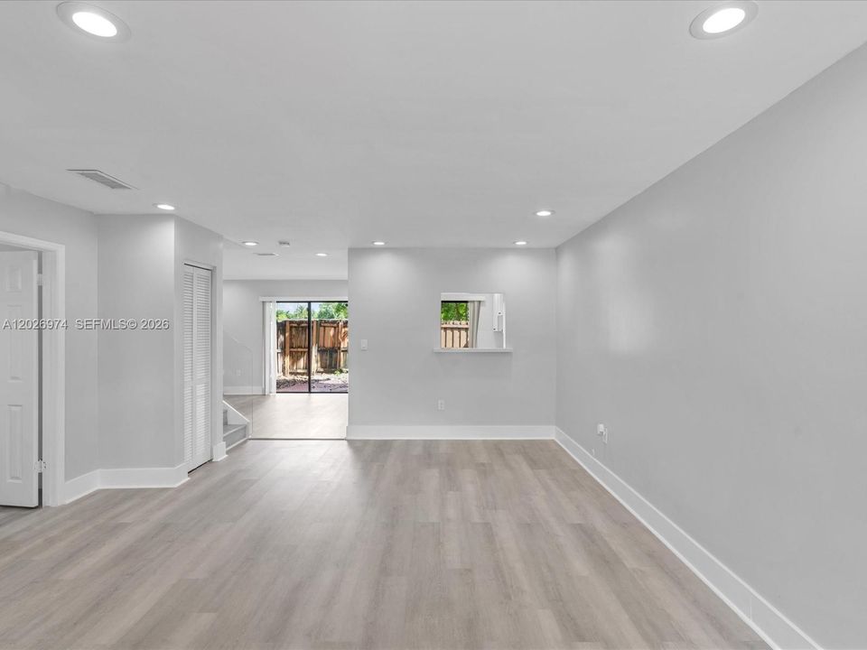 Active With Contract: $3,100 (3 beds, 2 baths, 1466 Square Feet)