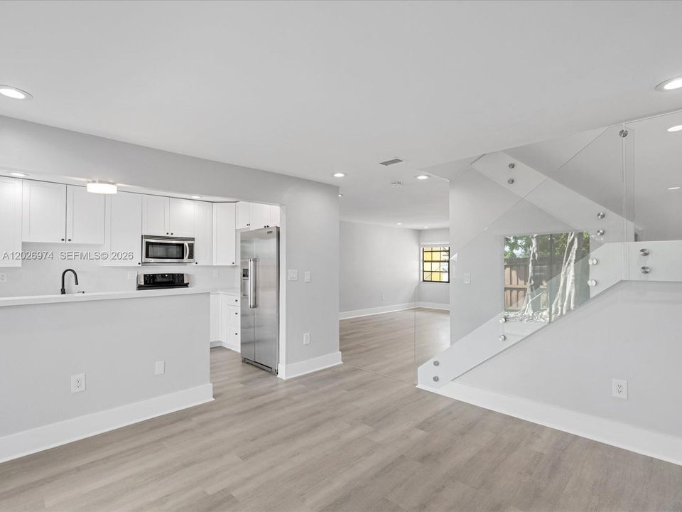 Active With Contract: $3,100 (3 beds, 2 baths, 1466 Square Feet)