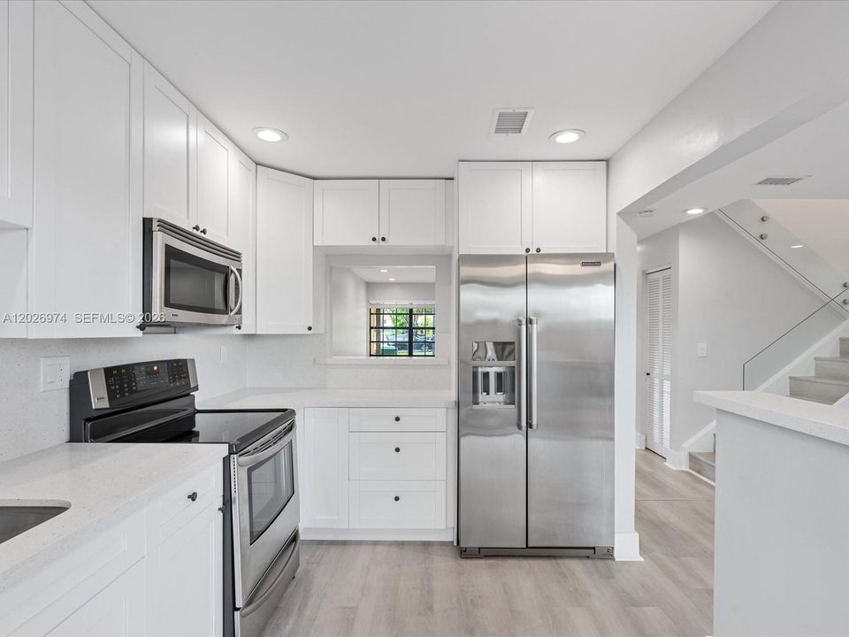 Active With Contract: $3,100 (3 beds, 2 baths, 1466 Square Feet)