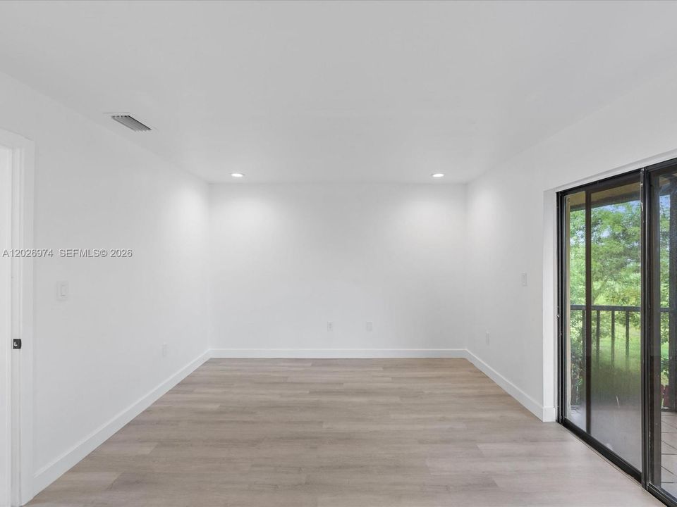 Active With Contract: $3,100 (3 beds, 2 baths, 1466 Square Feet)