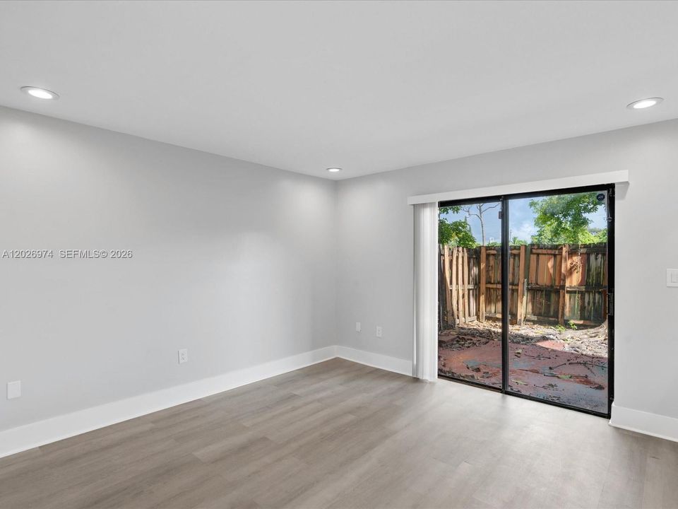 Active With Contract: $3,100 (3 beds, 2 baths, 1466 Square Feet)