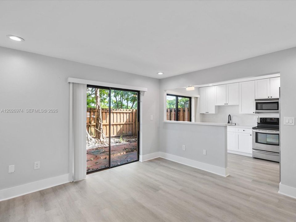 Active With Contract: $3,100 (3 beds, 2 baths, 1466 Square Feet)