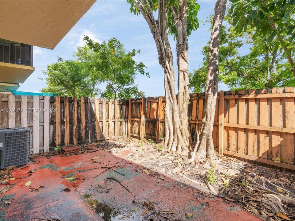 Active With Contract: $3,100 (3 beds, 2 baths, 1466 Square Feet)