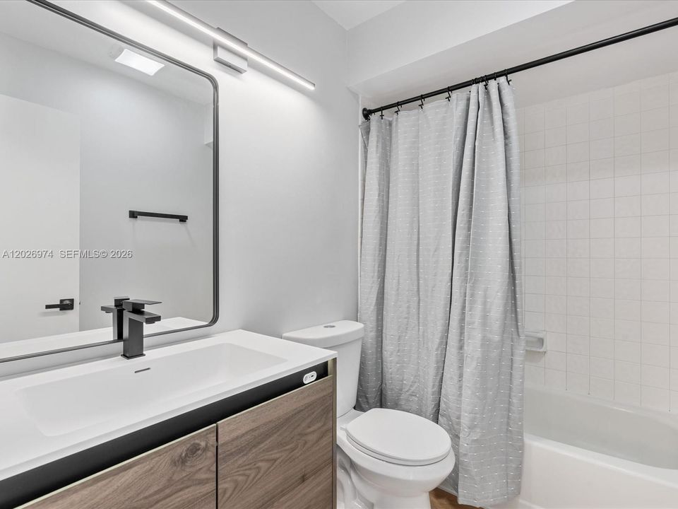 Active With Contract: $3,100 (3 beds, 2 baths, 1466 Square Feet)