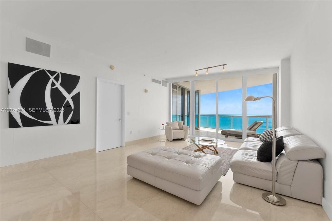 En Venta: $2,795,500 (3 camas, 3 baños, 1933 Pies cuadrados)
