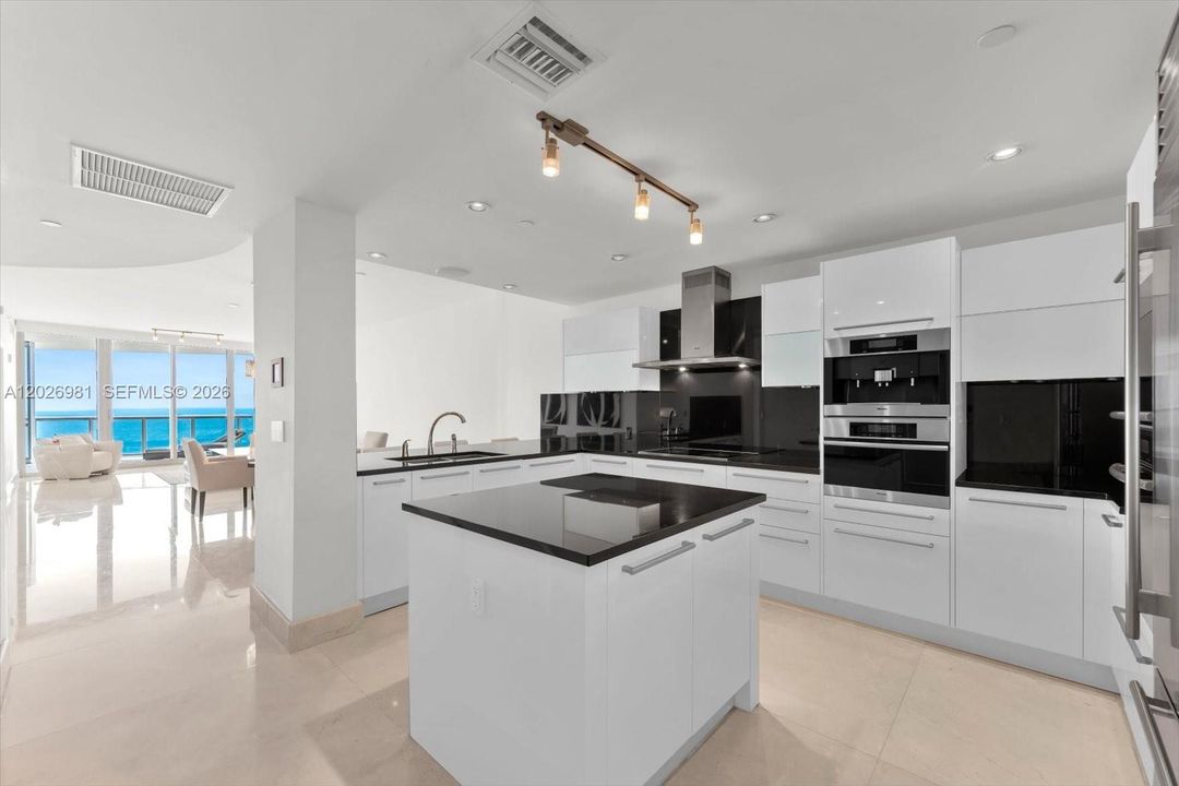 En Venta: $2,795,500 (3 camas, 3 baños, 1933 Pies cuadrados)