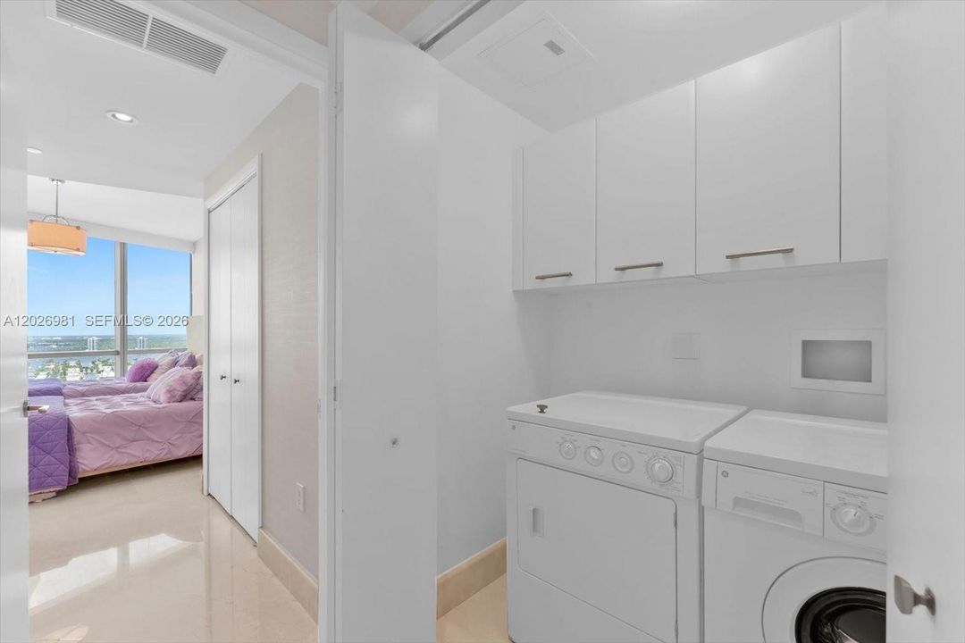 En Venta: $2,795,500 (3 camas, 3 baños, 1933 Pies cuadrados)