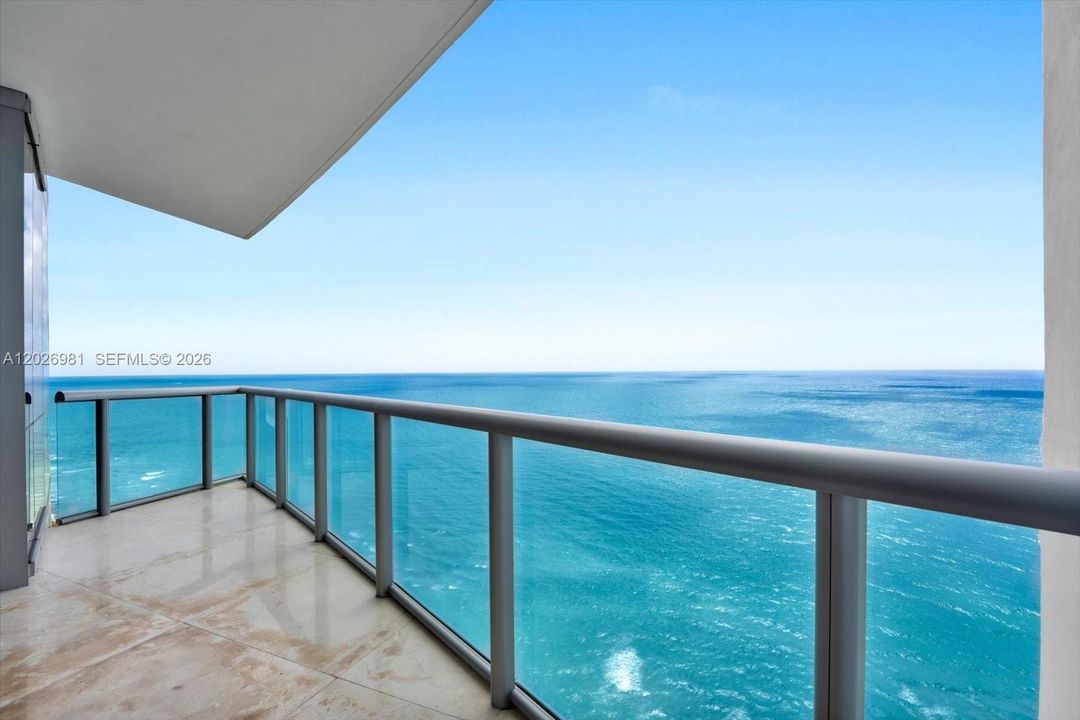 En Venta: $2,795,500 (3 camas, 3 baños, 1933 Pies cuadrados)