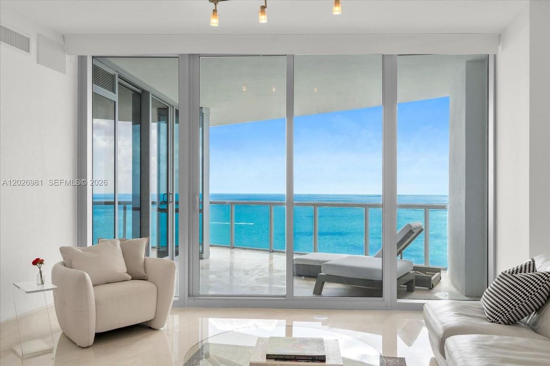 En Venta: $2,795,500 (3 camas, 3 baños, 1933 Pies cuadrados)
