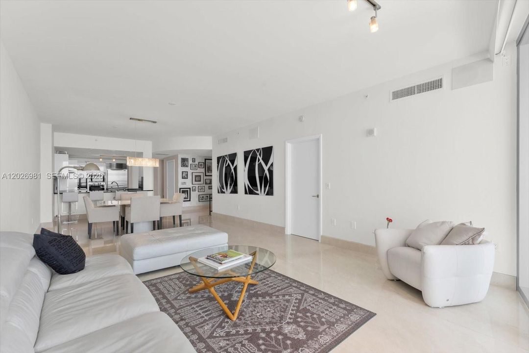 En Venta: $2,795,500 (3 camas, 3 baños, 1933 Pies cuadrados)